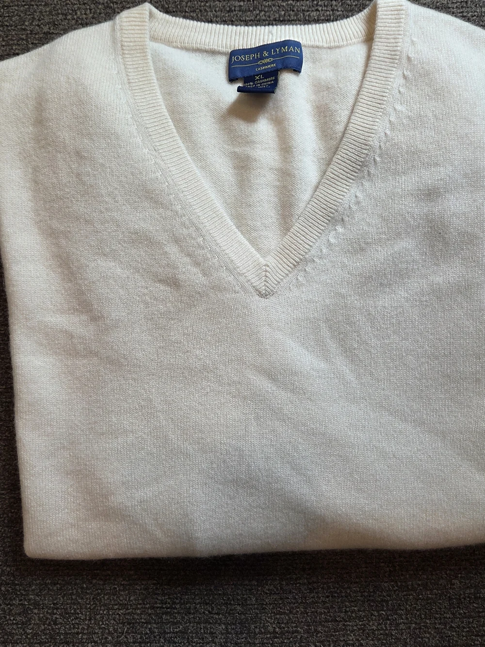 Men’s Cream V-Neck Cashmere Sweater